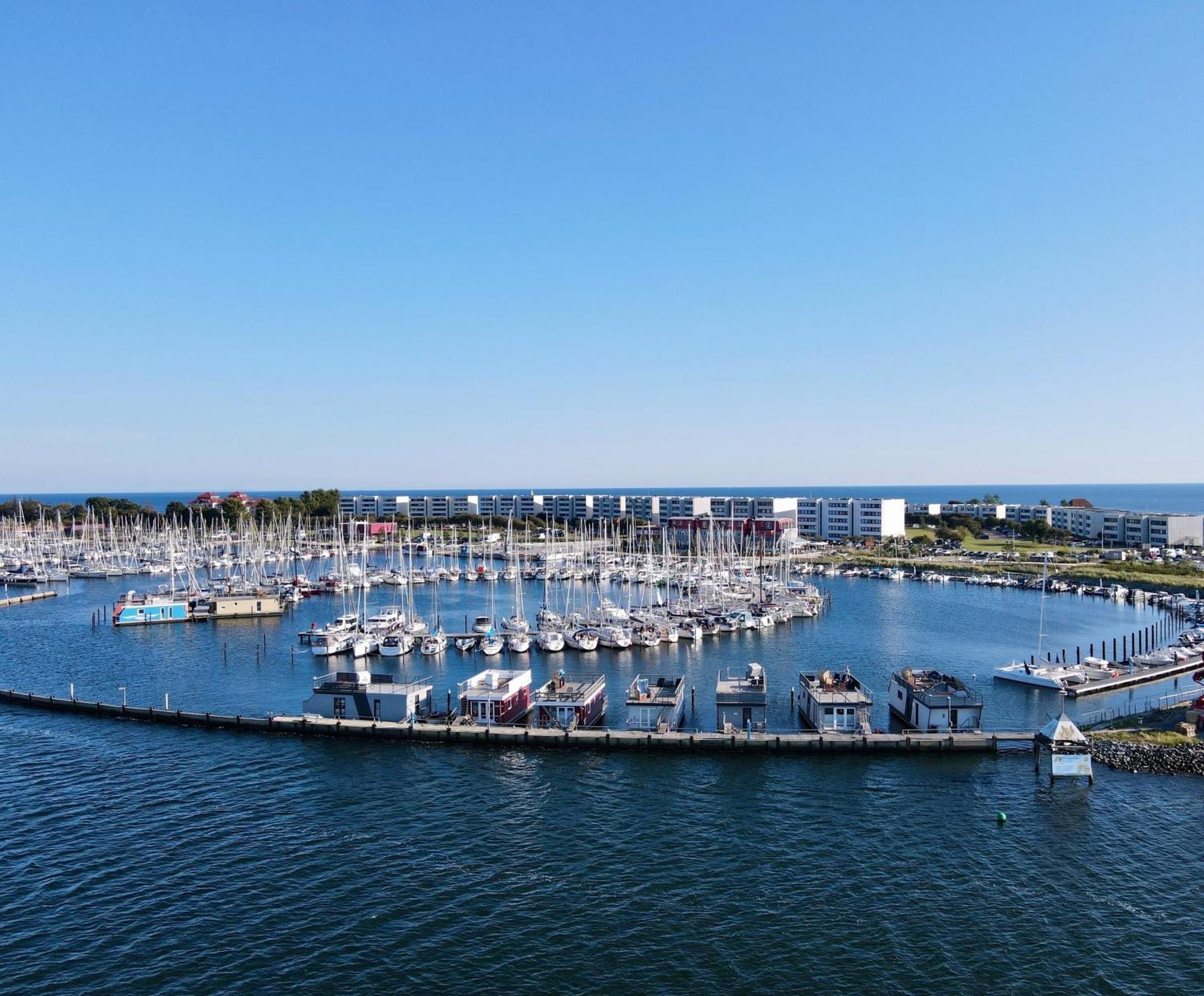 Hausboot Bali Hotell Fehmarn Exteriör bild