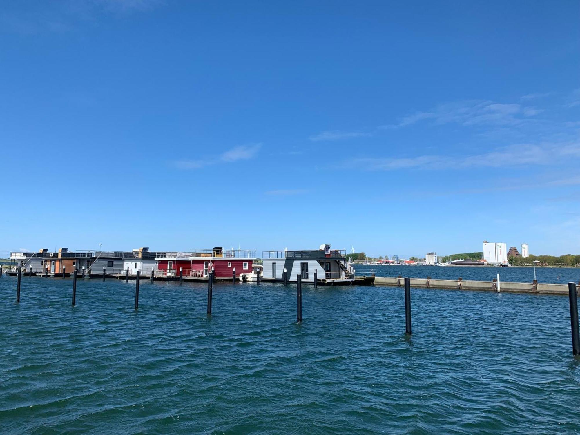 Hausboot Bali Hotell Fehmarn Exteriör bild