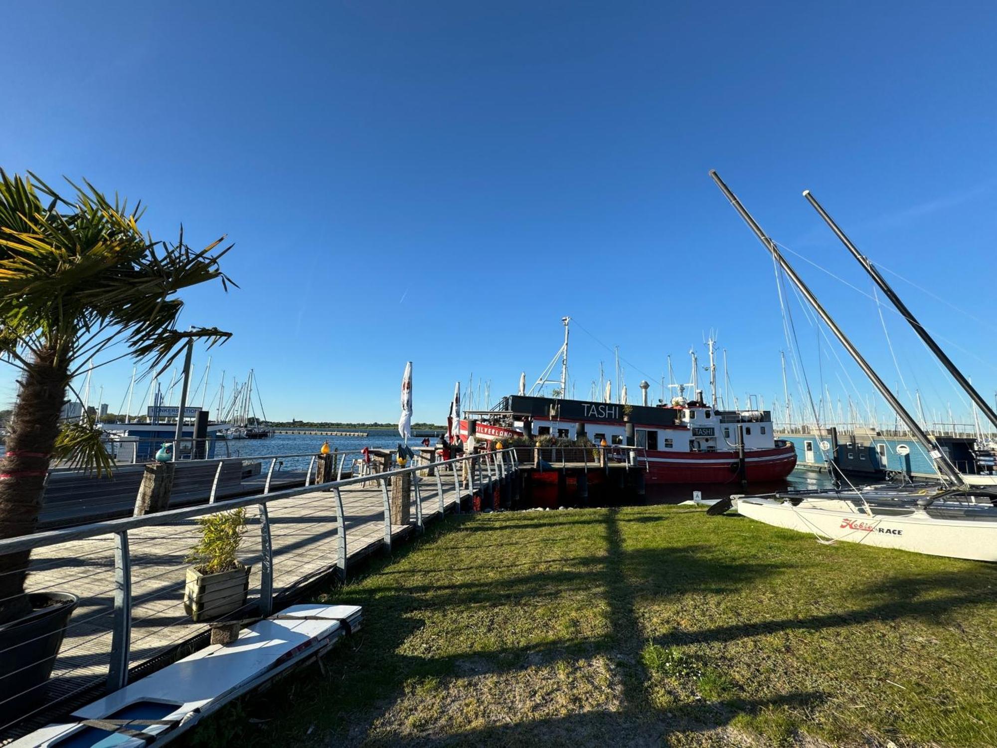 Hausboot Bali Hotell Fehmarn Exteriör bild