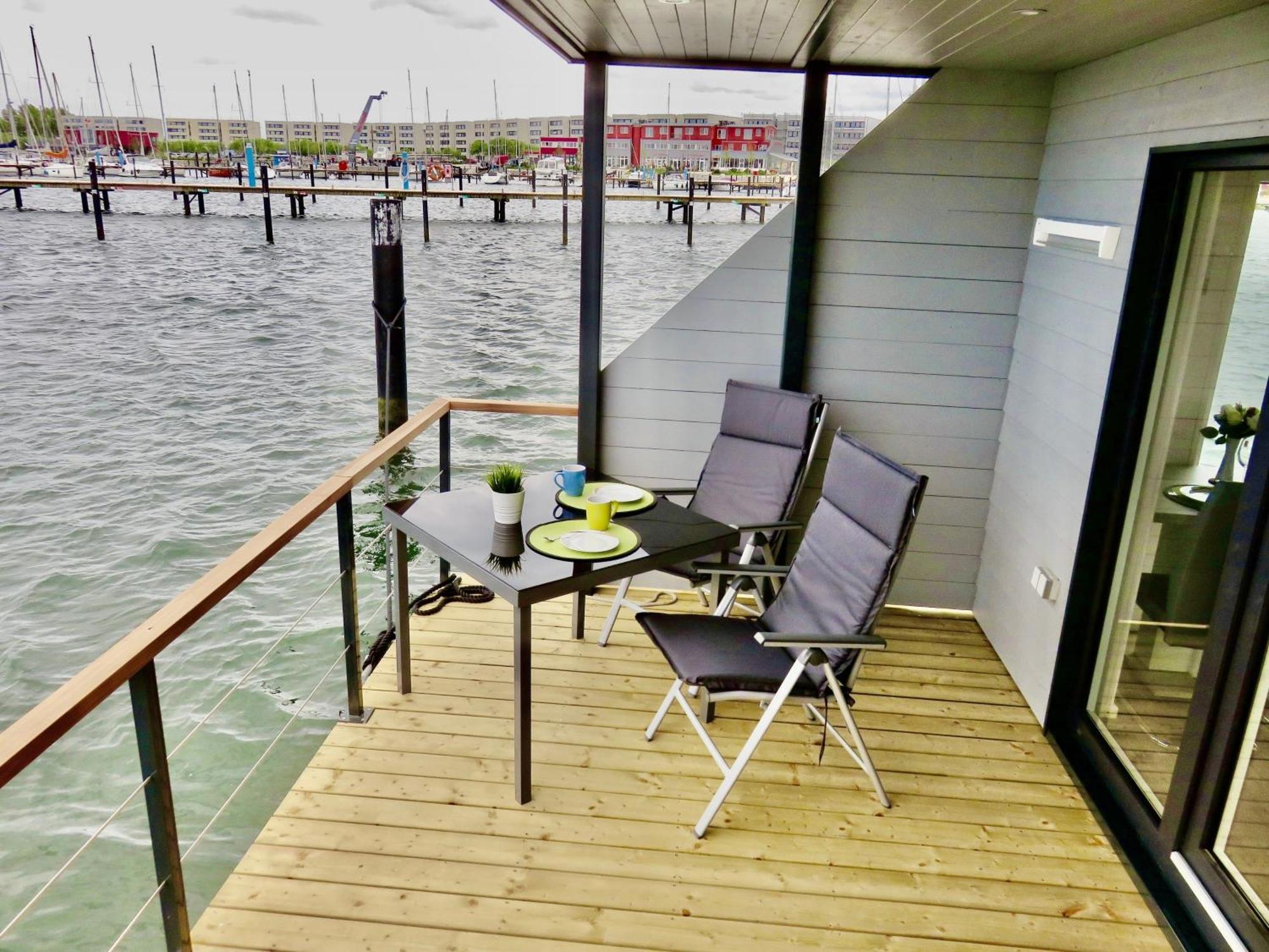 Hausboot Bali Hotell Fehmarn Exteriör bild